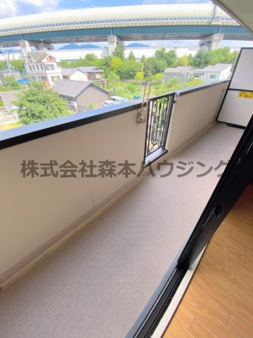 【バルコニー】 | 　ネストクレール | お洗濯にも便利なバルコニー付き