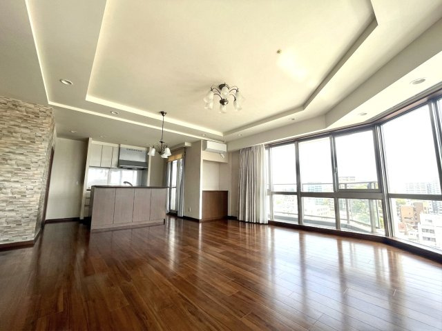 D’グラフォート熊本タワーの居間・リビング|家具・家電はAIにて削除しております。現況優先とさせていただきます。