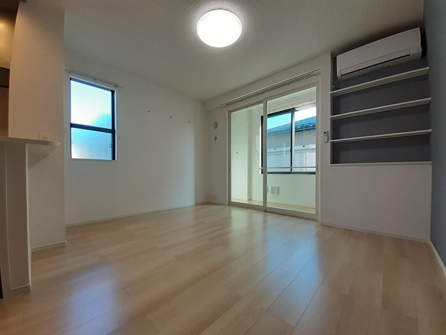 グランド・メゾン東根　参番館の居間・リビング|居室・リビング