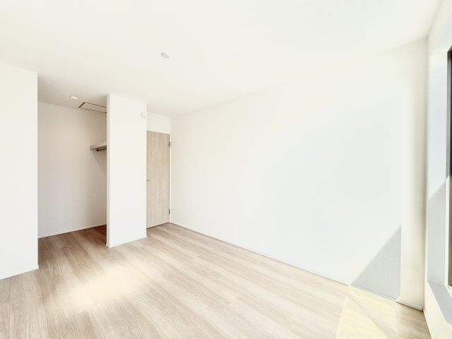 中央区萩丘4丁目　3期全2棟　2号棟の洋室|ダブルベッドを置いてもゆとりの広さです！
