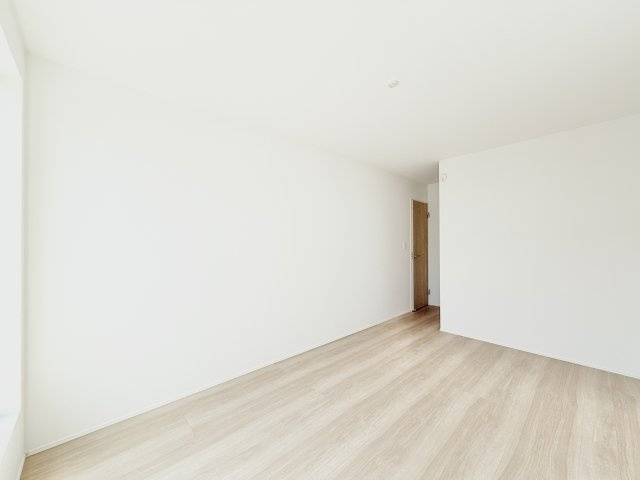 中央区萩丘4丁目　3期全2棟　2号棟の洋室|主寝室は約7.5帖！ゆとりのWICも付いており、いつでもスッキリとしたお部屋を保てます！