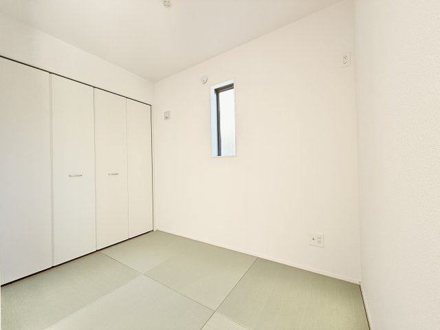 中央区萩丘4丁目　3期全2棟　2号棟の和室|リビングと繋がる和室。ほっと心が安らぐ場所になります。
