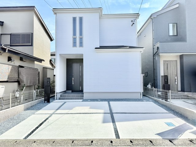 中央区萩丘4丁目　3期全2棟　2号棟の駐車場|並列2台駐車可能。