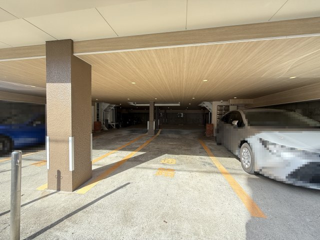 NEO HARIMAYAの駐車場