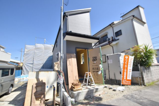 ファーストタウン伊丹市堀池2丁目新築一戸建て｜1SLDK＋駐車1台の外観|現地外観正面写真です。
現在順調に建築中です。