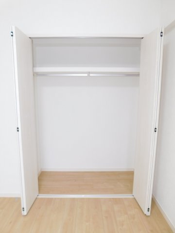 名古屋市中村区名駅南３丁目の中古マンションの収納|◇クローゼット◇　　ハンガーポール付きで洋服や季節の荷物など大容量収納できます♪
