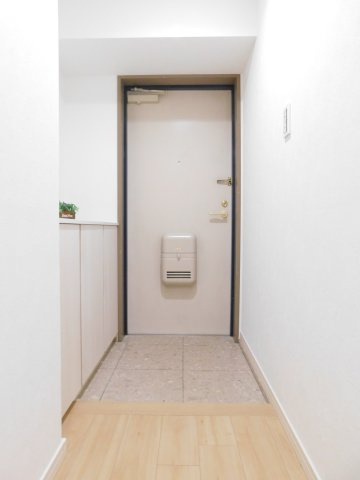 名古屋市中村区名駅南３丁目の中古マンションの玄関|◇玄関◇　　収納完備で玄関がスッキリと片付きます♪