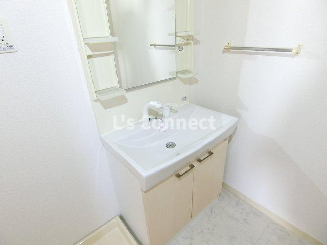 【洗面所】 | グランディール泰清　 | 朝の支度もスムーズな独立洗面台。