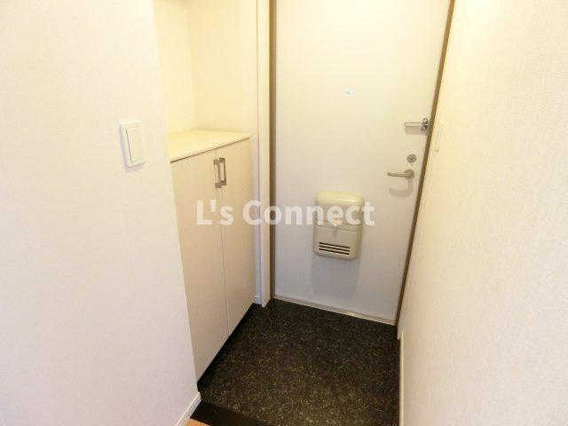 【玄関】 | グランディール泰清　 | 下駄箱で靴も収納できます。