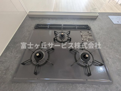 【その他】 | 浜松市中央区篠ケ瀬町 新築一戸建て 1号棟 | 3口コンロがあります