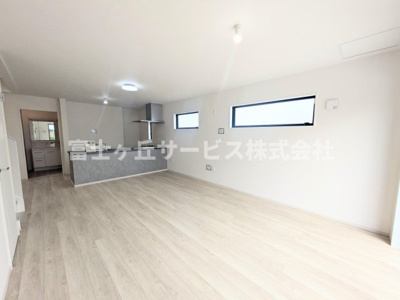 【居間・リビング】 | 浜松市中央区篠ケ瀬町 新築一戸建て 1号棟 | リビングダイニングです