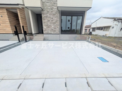 【駐車場】 | 浜松市中央区篠ケ瀬町 新築一戸建て 1号棟 | ３台駐車可能です