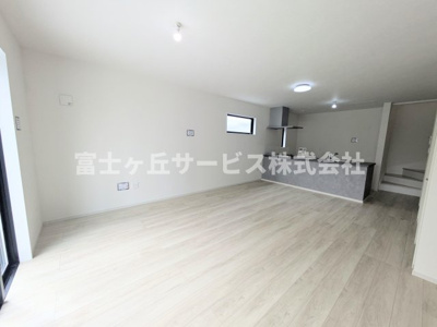 【居間・リビング】 | 浜松市中央区篠ケ瀬町 新築一戸建て 2号棟 | リビングです