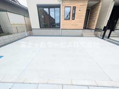 【駐車場】 | 浜松市中央区篠ケ瀬町 新築一戸建て 2号棟 | ３台駐車可能です