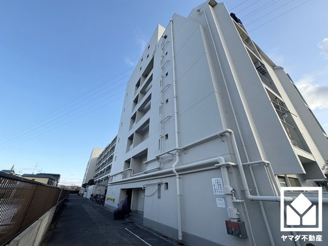 シェトア園田第一の外観|キッチンは空間を有効活用できる壁付けタイプ。