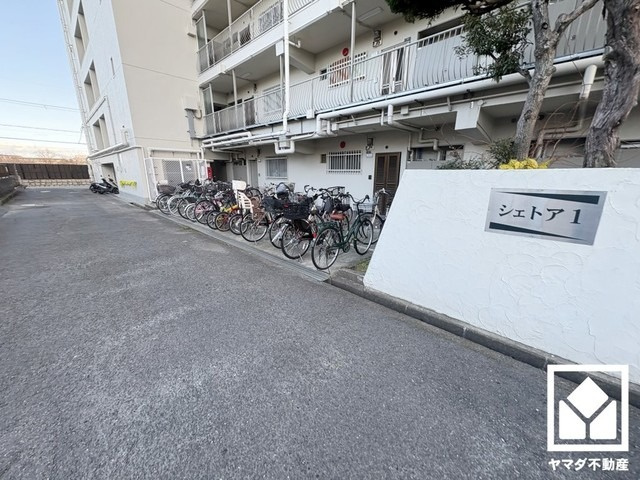 シェトア園田第一の駐車場|敷地北側に隣接して月極駐車場がございます。空き状況等は弊社スタッフまでお気軽にお問い合わせください。
