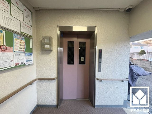 シェトア園田第一のその他共用部分|複数基のエレベーターを設置し、待ち時間を短縮。快適な住まいへのアクセスをスムーズに。