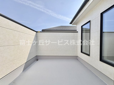 【バルコニー】 | 浜松市中央区篠ケ瀬町2丁目 新築一戸建て 2号棟 | バルコニーがあります