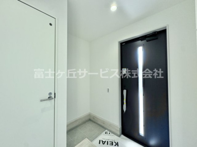 【玄関】 | 浜松市中央区篠ケ瀬町2丁目 新築一戸建て 2号棟 | 毎日通る玄関はこちらです