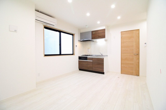 THE NOBLES 花畑駅前の居間・リビング|明るいリビングです☆