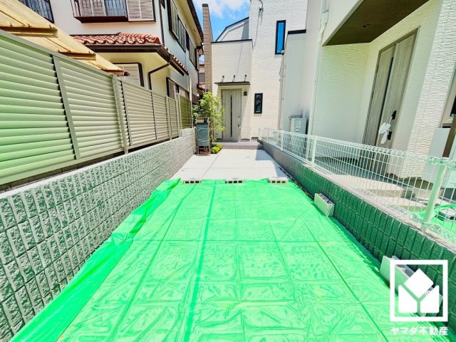 西宮市南甲子園２丁目　第10　C号地の駐車場|駐車スペースがございます。重い荷物や雨の日の移動もスムーズで、快適なカーライフを実現。