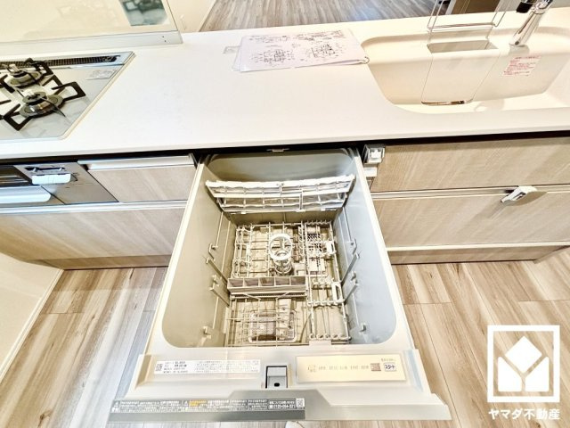 西宮市南甲子園２丁目　第10　C号地の設備|毎日の家事の負担を軽減でき、節水効果も期待できる食器洗乾燥機付き。