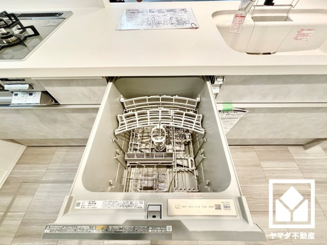 西宮市南甲子園２丁目　第10　A号地の設備|毎日の家事の負担を軽減でき、節水効果も期待できる食器洗乾燥機付き。