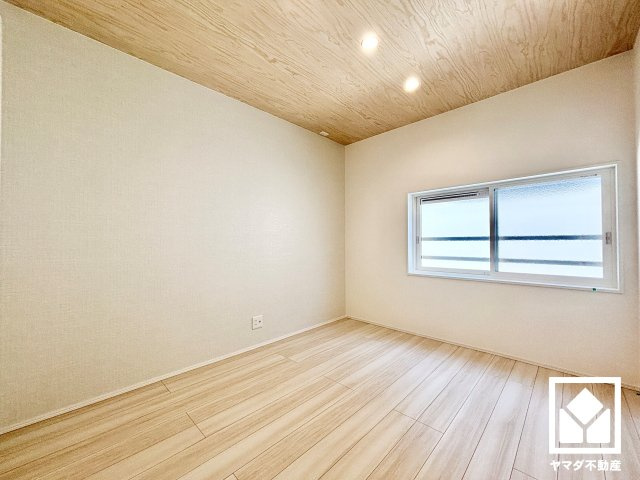 西宮市南甲子園２丁目　第10　B号地の寝室|約5.7帖の2階洋室です。全居室フローリングでお掃除ラクラクです。