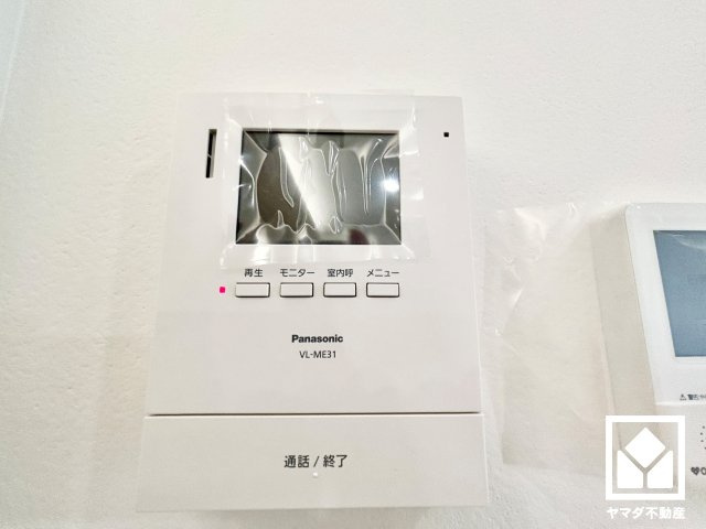 西宮市南甲子園２丁目　第10　B号地のセキュリティ|突然の来訪時にも防犯面で心強いモニター付きインターホンを設置。お留守番中のお子様も、室内からスムーズに相手の確認ができます。