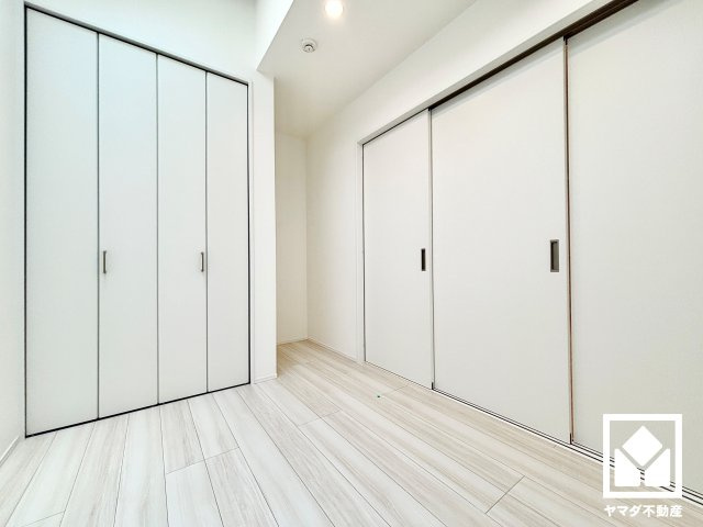 西宮市南甲子園２丁目　第10　B号地の子供部屋|約4.14帖の1階洋室です。お子様のお部屋などにも丁度良い広さです。おしゃれなインテリアが映える明るい洋室で、リラックスしたひとときを過ごせます。