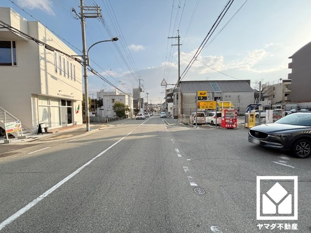 鐘紡夙川台マンションの周辺|屋根付きの駐輪場・バイク置場を完備。雨や風、直射日光からお乗り物を守ることができます。（自転車：月額300円、バイク：月額700円～）
