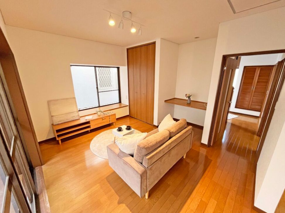 茅ヶ崎市高田１丁目　中古戸建の居間・リビング|ゆったり過ごせる居間です