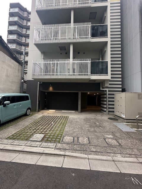 プラウドフラット浅草雷門の駐車場
