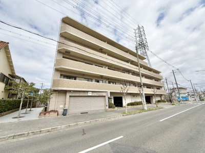 【外観】 | クラウンセゾン深井 | 南海泉北線「深井」駅が徒歩約11分。
通勤にも外出にもアクセス良好。家族でおでかけすることも増えそうですね♪