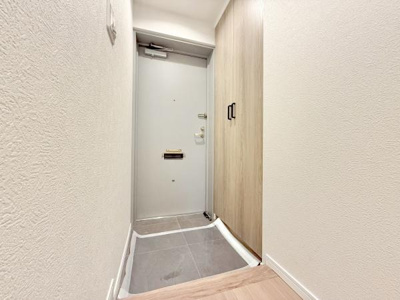 【玄関】 | クラウンセゾン深井 | 安らぎに満ちた生活空間を予感させる健やかな暮らしを楽しめそう！
