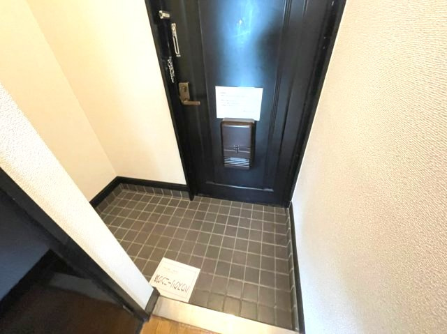 ラジャクラブ01の玄関