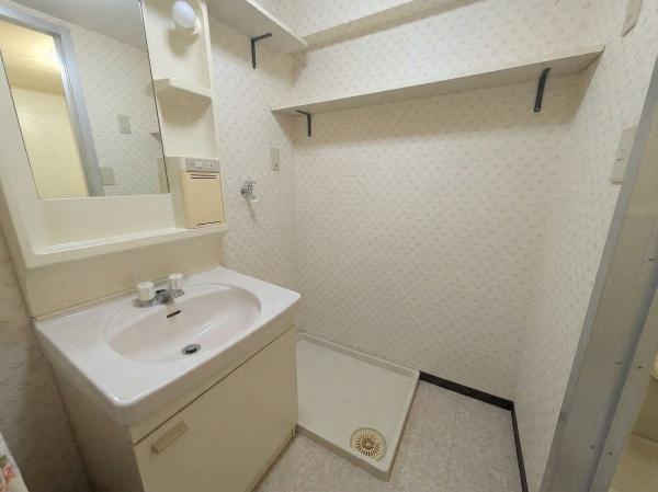 【独立洗面台】 | 都島ロイヤルハイツ | こちらの画像は、AIを用いて家具等を消しております。