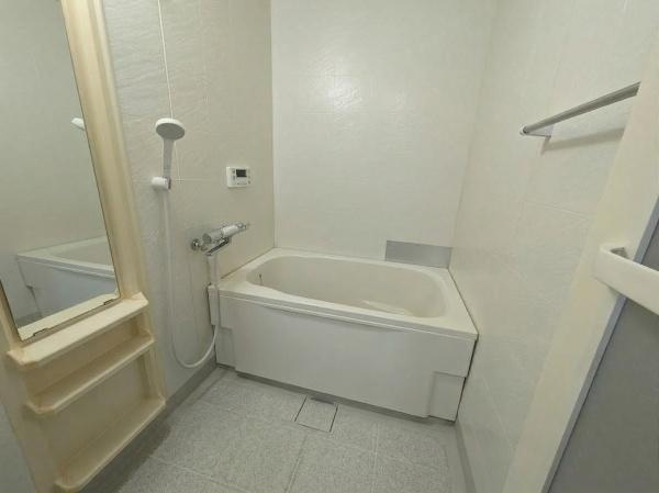 【浴室】 | 都島ロイヤルハイツ | こちらの画像は、AIを用いて家具等を消しております。