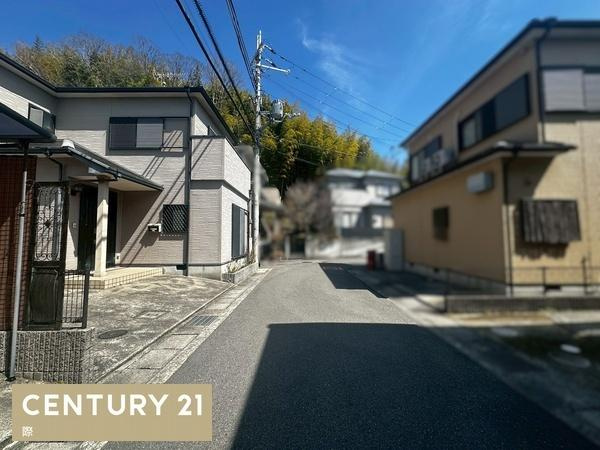 岩出市根来　中古戸建の前面道路含む現地写真