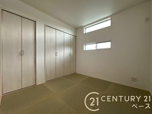 天理市田町 ２号地 ／一戸建の和室|■現地撮影写真■ほっこり落ち着ける、リビング隣接タイプの和室です！