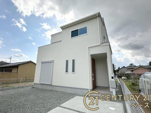 天理市田町 １号地 ／一戸建の外観|■現地撮影写真■爽やかなホワイトカラーのお洒落な外観！敷地は約５３坪・駐車場は３台可能！お気軽にお問い合わせください！