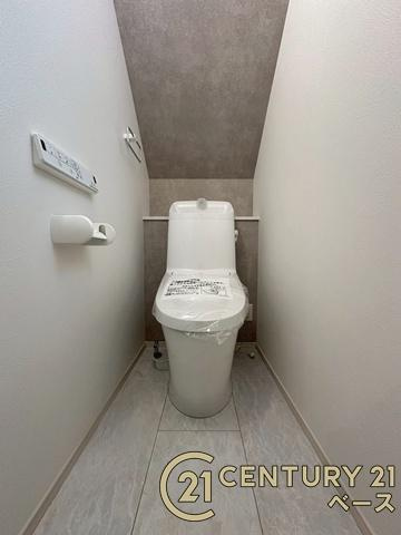 天理市田町 ３号地 ／一戸建のトイレ|■現地撮影写真■１・２階ともに清潔感ある綺麗なお手洗を完備！