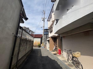 【前面道路含む現地写真】