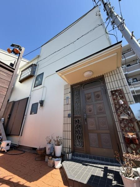 横浜市南区大岡１丁目の中古一戸建のその他|玄関前のスペースです！