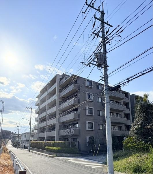 ヒルズ市が尾ブライトステージの外観