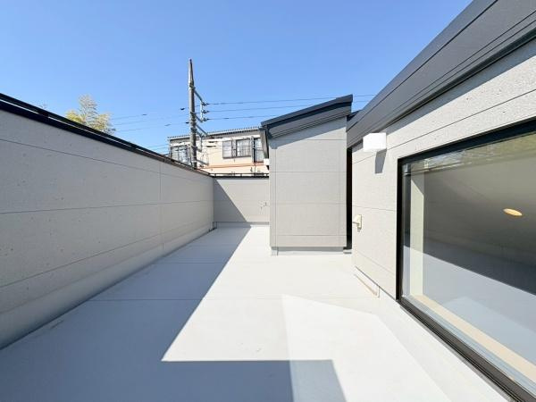 川崎市多摩区南生田１丁目の新築一戸建のバルコニー|３階スカイバルコニーです！