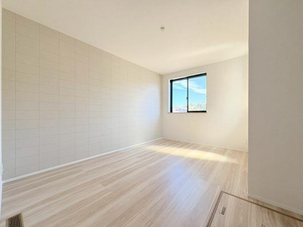 川崎市多摩区南生田１丁目の新築一戸建の洋室|洋室６帖！ウォークインクローゼットがあるお部屋です。
