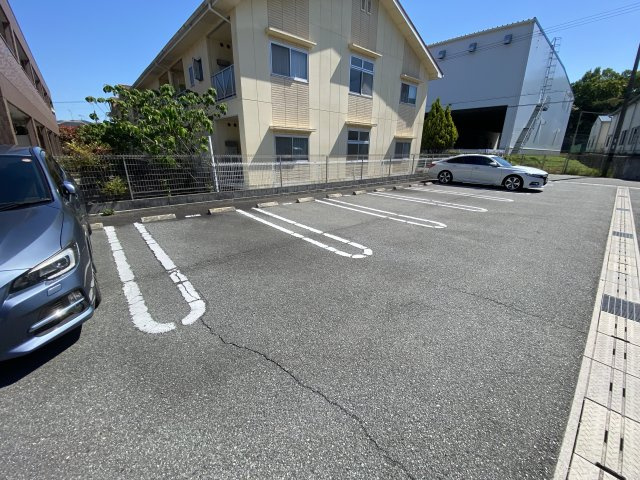 フォーリアＡ棟の駐車場