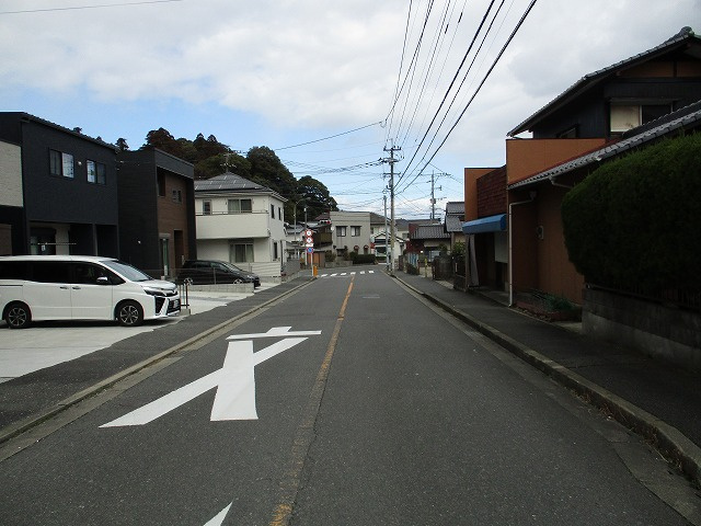 長行西三丁目1番10号（B-20)の前面道路含む現地写真