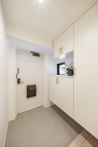 ウッドコート南橋本の玄関|収納力のあるゆとりの玄関